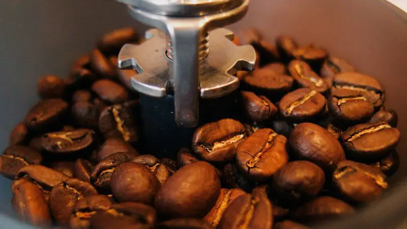 Die 5 besten Kaffeemaschinen mit Mahlwerk und Thermoskanne