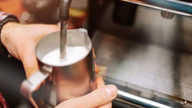 Kaffeemaschine mit Milchaufschäumer Test: Die 5 Besten im Vergleich 2022