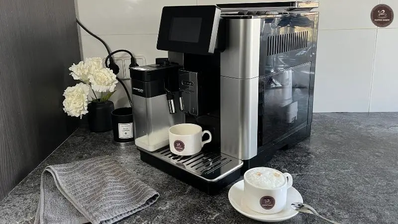 Kaffeevollautomat mit herausnehmbarer Brühgruppe