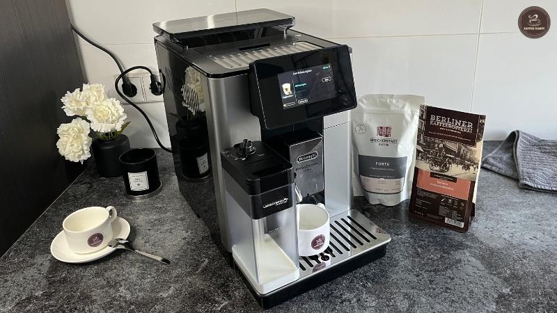 Kaffeevollautomat Bohnen und Pulver