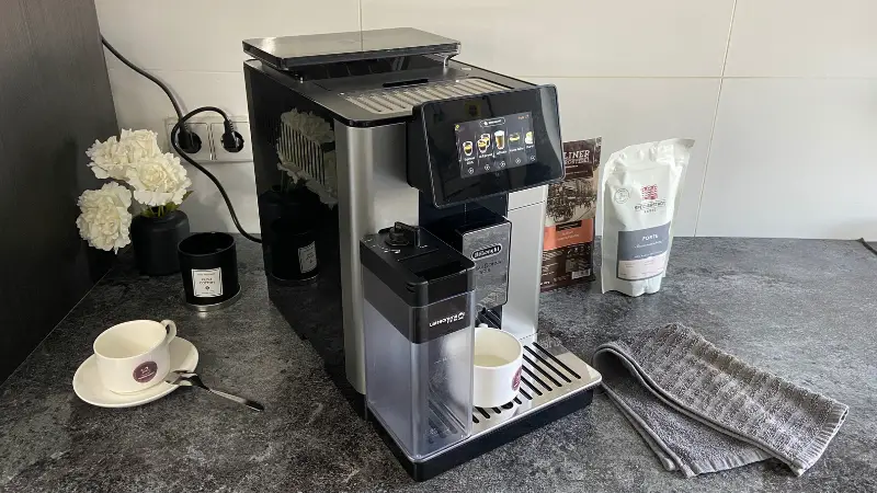 Kaffeevollautomat mit Touchscreen